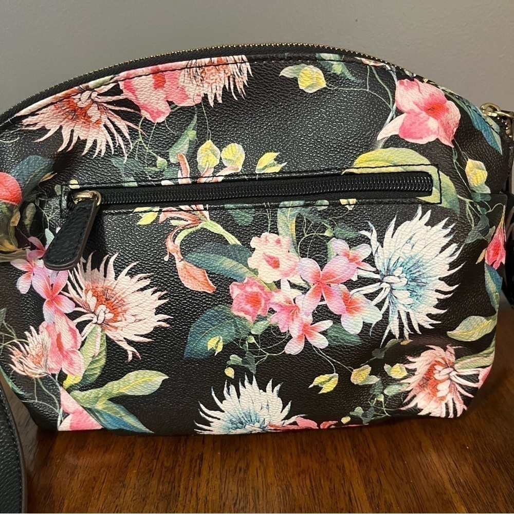 Vintage Liz Claiborne Women's
Harper Shoulder Tropical Classy purse. - Picture 4 of 14